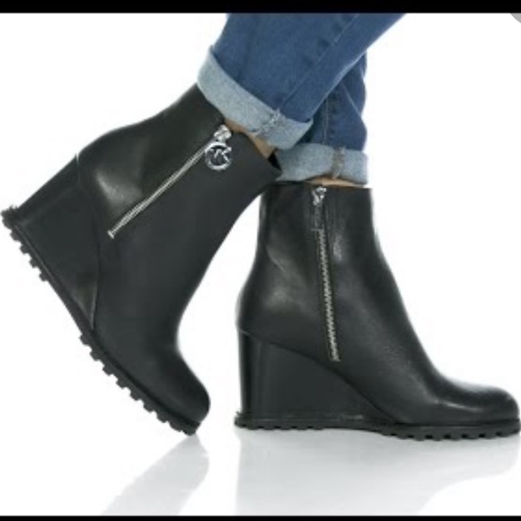 Michael Kors - Picture 1 of 9